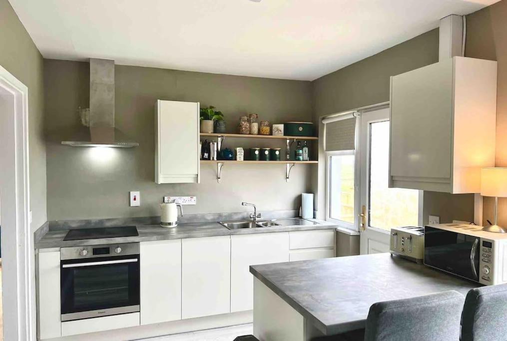 Donegal With Sea Views, Sleeps Six *