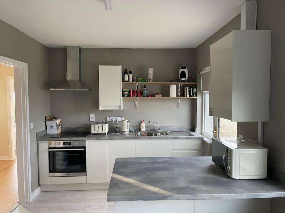 Donegal With Sea Views, Sleeps Six *