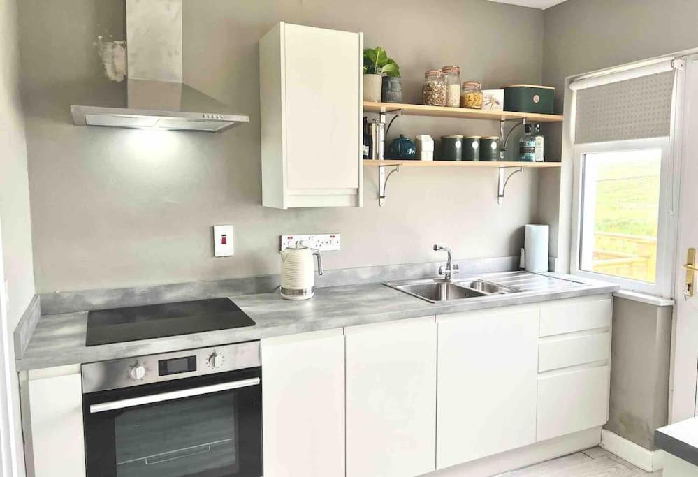 Donegal With Sea Views, Sleeps Six *